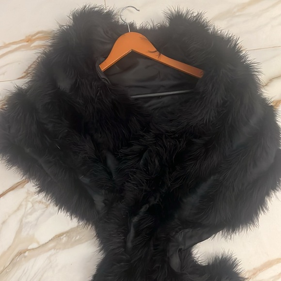 Black feathers shawl - Picture 9 of 13